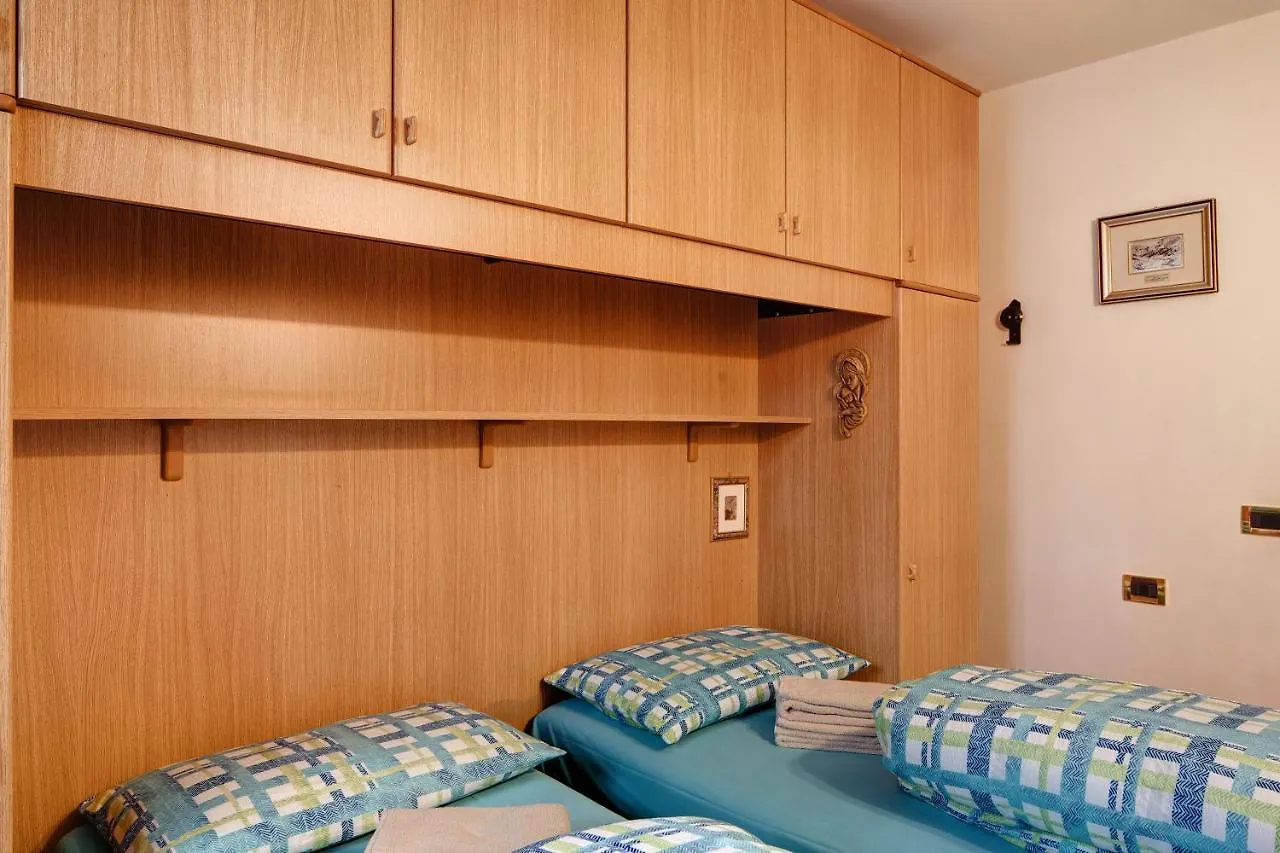Chalet Maffins 1 Livigno 0*,  Italy