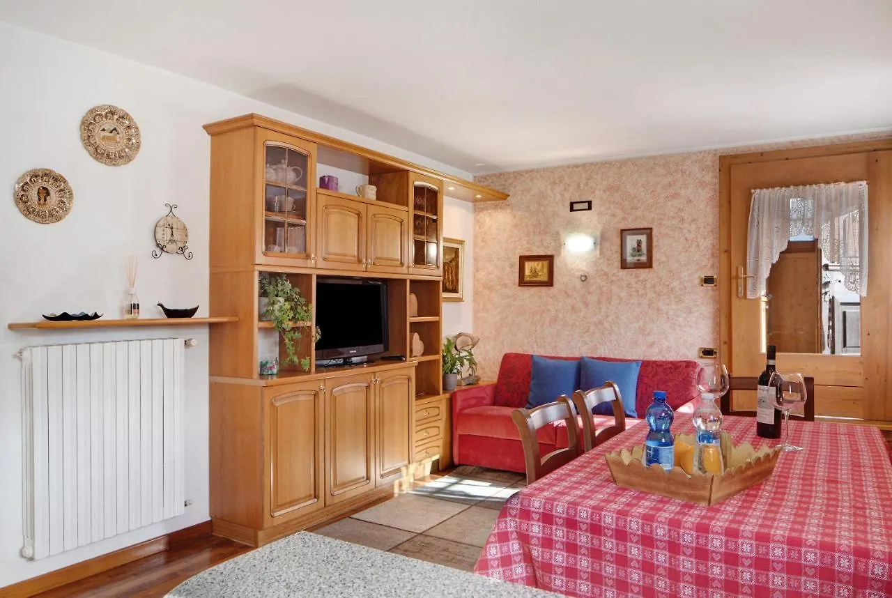 Chalet Maffins 1 Livigno 0*,  Italy